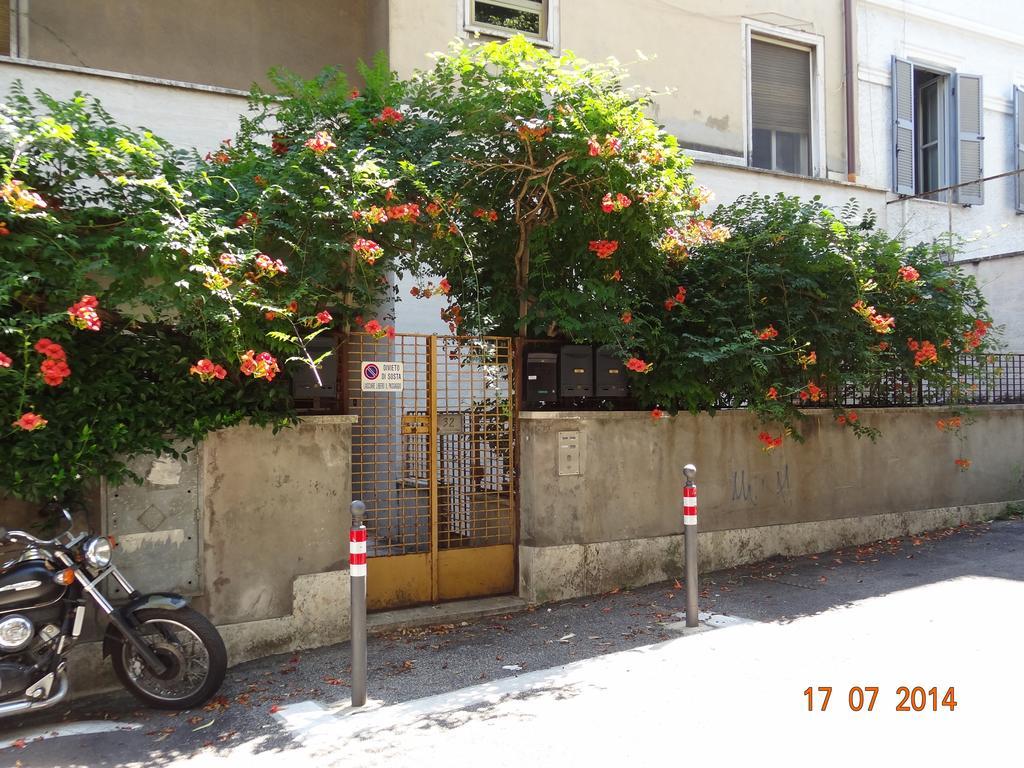 Room In Roma Isole Екстериор снимка